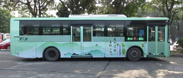 公交車廣告