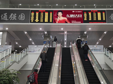 常州火車站南廣場進站廳LED屏廣告