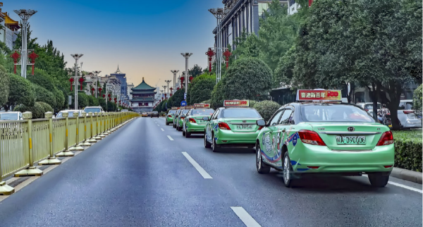 西安出租車廣告價格多少錢？西安出租車頂屏LED廣告餐飲門店案例