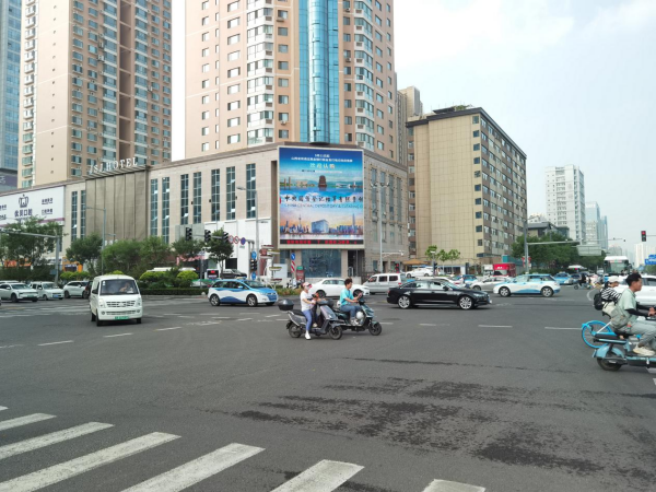 太原LED廣告價格優(yōu)勢？太原親賢街長治路供電大廈王府井LED大屏廣告