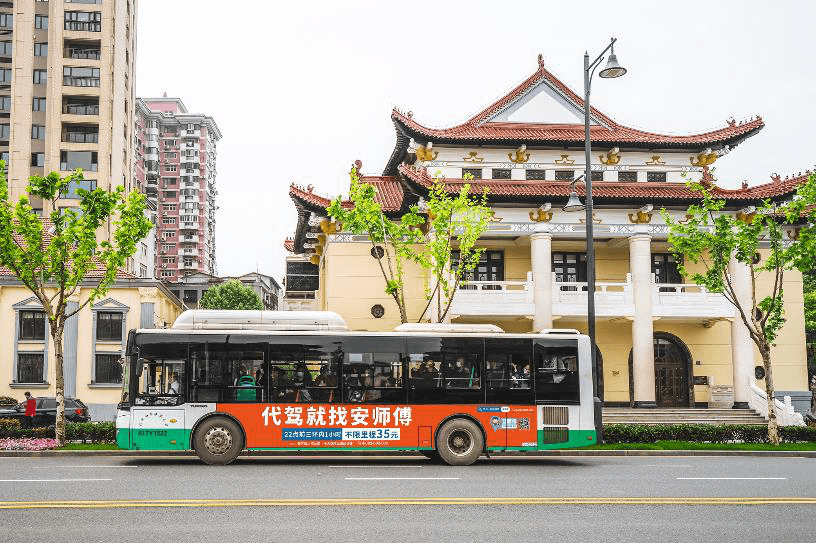 武漢公交車巴士廣告價(jià)格收費(fèi)多少錢？武漢公交車身廣告案例優(yōu)勢(shì)