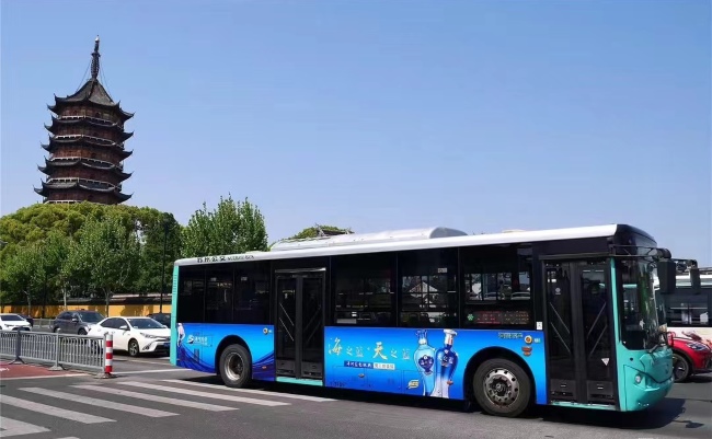 蘇州公交車巴士車身貼廣告價(jià)格收費(fèi)，蘇州公交車外車身廣告線路優(yōu)勢(shì)