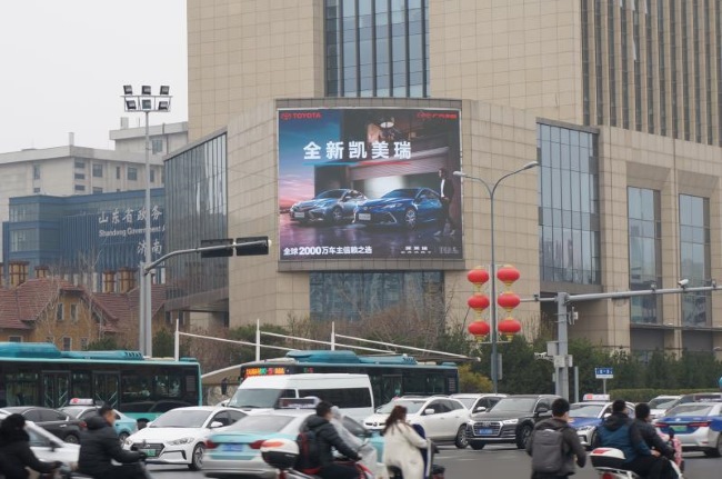 濟(jì)南東泰凱悅路口萬科海晏門外墻LED大屏廣告，濟(jì)南戶外大屏廣告價格