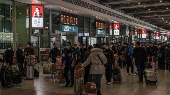 上海虹橋站高鐵出站通道兩側(cè)燈箱廣告，上海虹橋火車站廣告價(jià)格