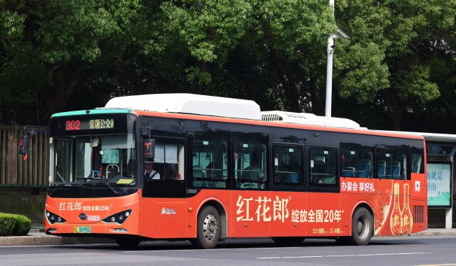 鎮(zhèn)江公交廣告車身貼紙線路案例推薦，鎮(zhèn)江公交車巴士廣告投放價(jià)格