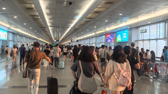 深圳福田口岸往返香港通道橋燈箱廣告，深圳福田口岸廣告價格